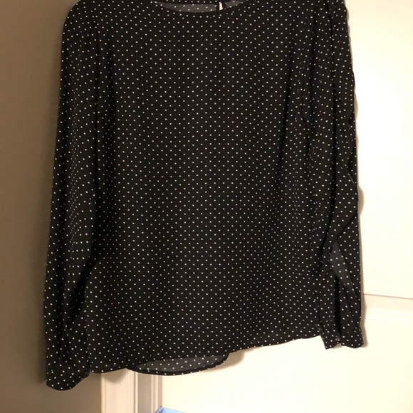 Cute R&W Polka Dot Blouse- peek a boo sleeves with ruffles! - Picture 2 of 5